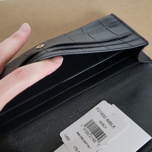 COACH • Croc Soft Wallet - Picture 7 of 8
